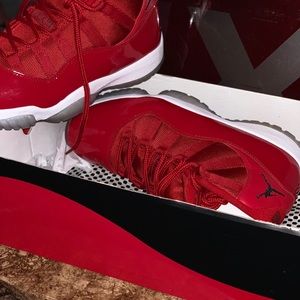 Jordon 11 Red